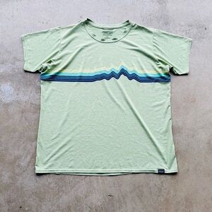 Patagonia Shirt Womens XL Green Capilene Cool Daily Graphic Performance Tee Wavy